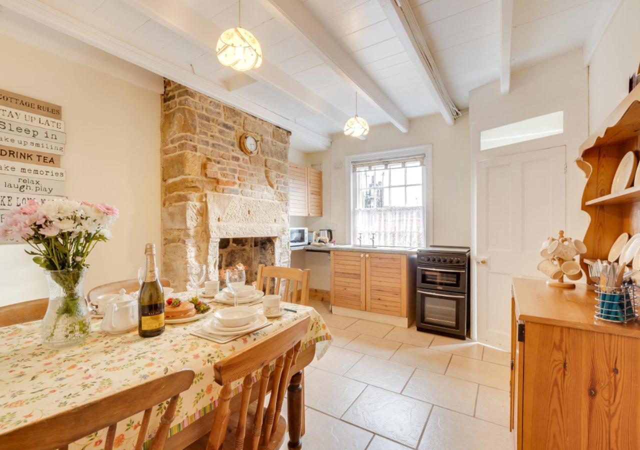 Alice Cottage Robin Hood's Bay Exterior photo