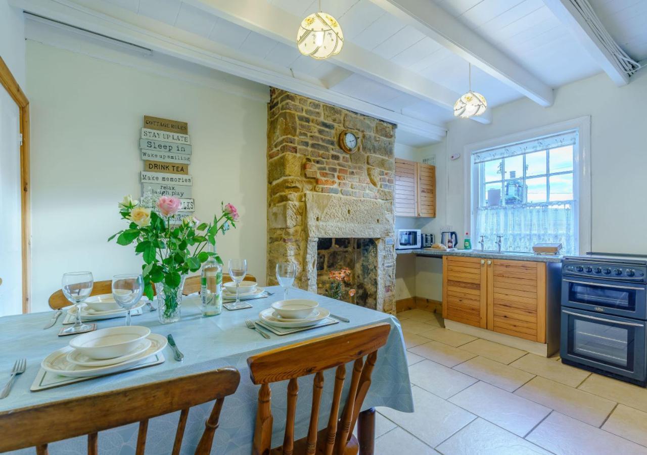 Alice Cottage Robin Hood's Bay Exterior photo